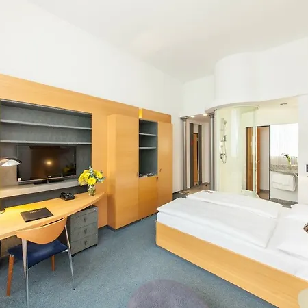 Ostbahnhof Hotell 4*